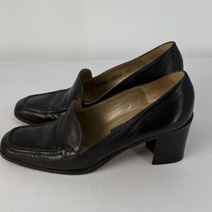 🕊️ vintage 8.5N Cole Haan Black Leather Heeled Loafers